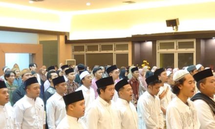 Sukses tanamkan cinta sholawat kepada mahasiswa, fakultas Adab dan Bahasa mengadakan sholawat untuk memperingati maulid dan hari Santri Nasional