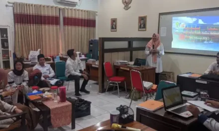 PRODI TADRIS BAHASA INDONESIA UIN RADEN MAS SAID SURAKARTA GELAR KONSORSIUM KEILMUAN DOSEN DENGAN KAJIAN MODERASI BERAGAMA