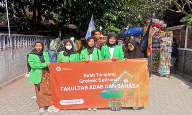 Mahasiswa Fakultas Adab dan Bahasa ikut memeriahkan Sadranan Keraton Kartasura Bersama Ratusan Warga