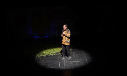 Dekan FAB Apresiasi Pentas Drama Mahasiswa TBI di Taman Budaya Jawa Tengah