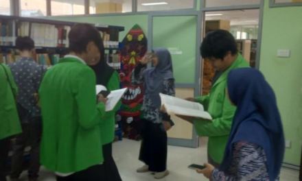 Kunjungan Studi Mahasiswa Sejarah Peradaban Islam (Universitas Islam Negeri Raden Mas Said Surakarta) Di UPT Perpustakaan Universitas Sebelas Maret Surakarta