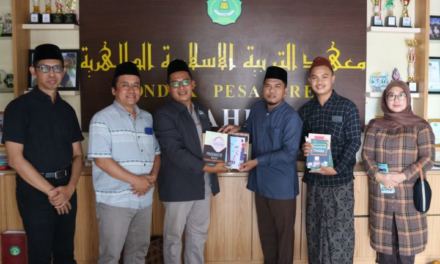 Kunjungan Silaturahmi FAB UIN Raden Mas Said Surakarta ke Madrasah Aliyah Salafiyah Pondok Pesantren At-Thahiriyah Serang Banten